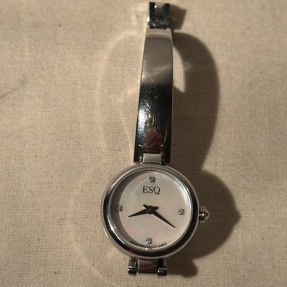 ESQ Swiss Ladies Quartz Watch Mother Of Pearl Dial Silver Tone Working WR 3ATM - Picture 7 of 7